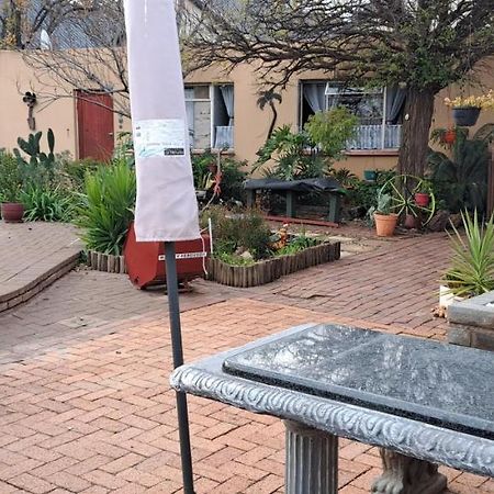 The Cottage Unit Bloemfontein Eksteriør bilde